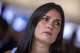 Cáceres promete continuidad con la reforma educativa y dice que 